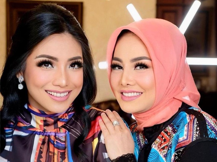 Cici Paramida dan Siti KDI.