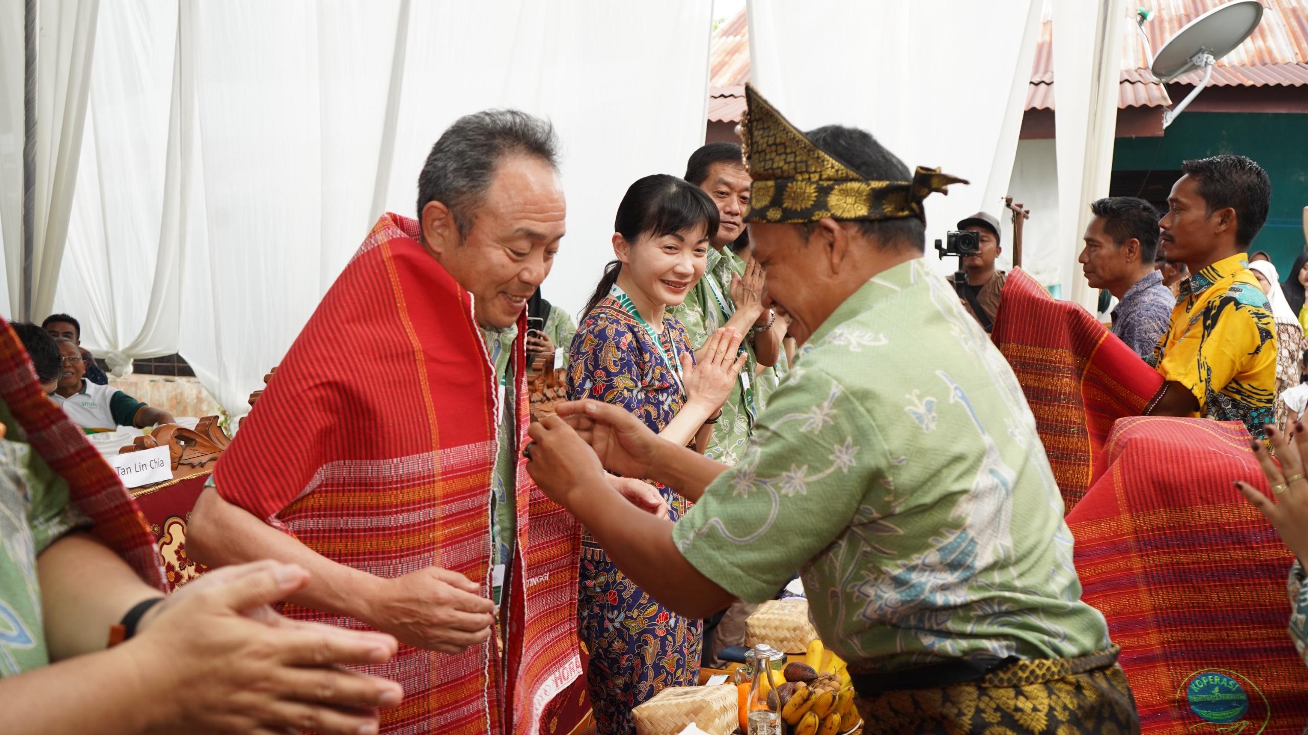 Asian Agri, Apical, dan Kao melakukan kunjungan lapangan pada 21&ndash;22 April di Rantauprapat, Sumatra Utara, mencakup pemantauan dan evaluasi praktik pertanian petani swadaya, inspeksi langsung di lapang