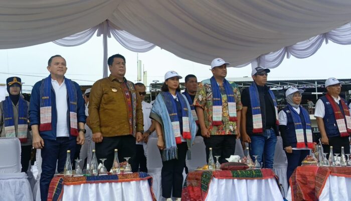 Wakil Menteri Pariwisata RI dan Gubernur Sumatera Utara mengunjungi Kabupaten Samosir dalam rangka GWB.