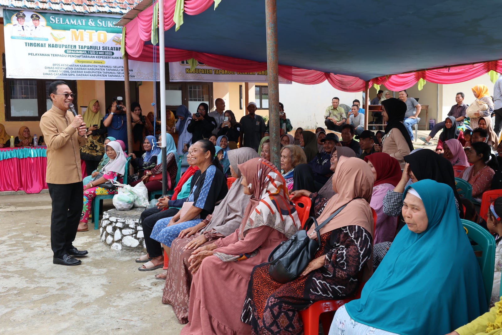 PTAR menghadirkan layanan kesehatan spesialis ke daerah terpencil, di Kecamatan Saipar Dolok Hole, dlaam kegiatan bertajuk Dokter Spesialis Masuk Desa, di Puskesmas Sipagimbar.
