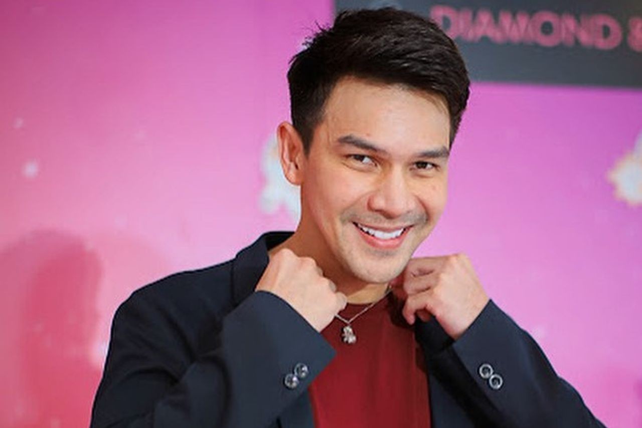 Aktor Jonathan Frizzy Simanjuntak atau akrab disapa Ijonk resmi ditetapkan sebagai tersangka terkait kasus obat keras.