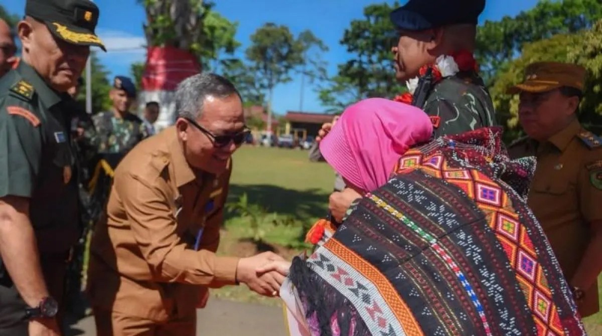 Staff Ahli Wali Kota Padangsidimpuan H Rahmat Marzuki Nasution dan Danyon C Pelopor Satuan Brimob Polda Sumut, Kompol Zaenal Muhlisin.
