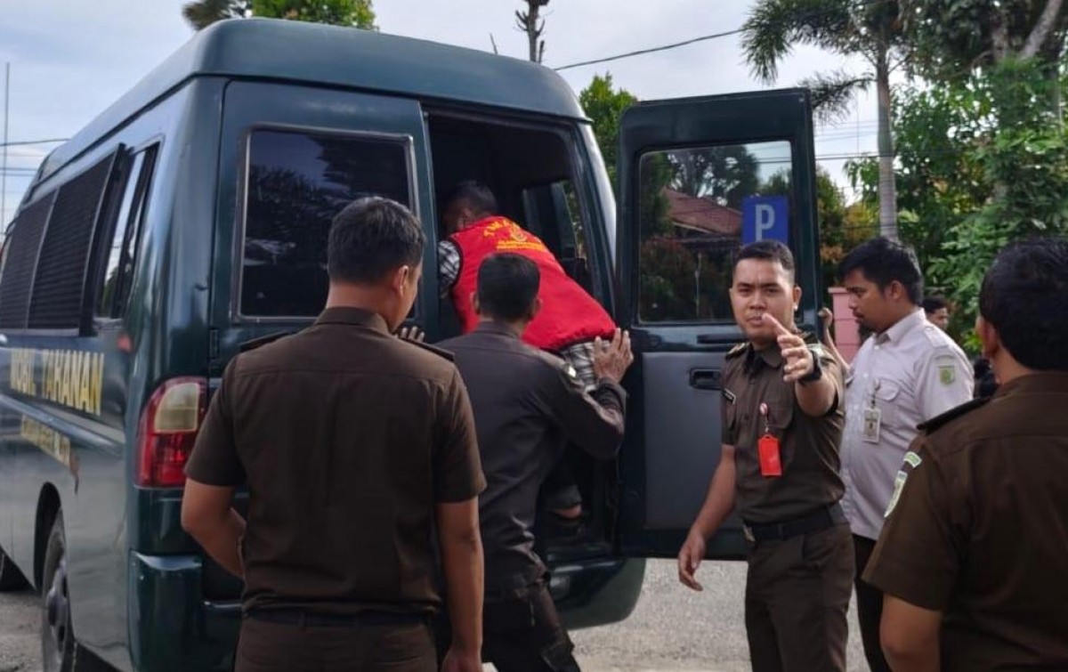 Kejari Palas Tahan Kepala Desa Situmbaga Kecamatan Dolok, Kabupaten Palas.