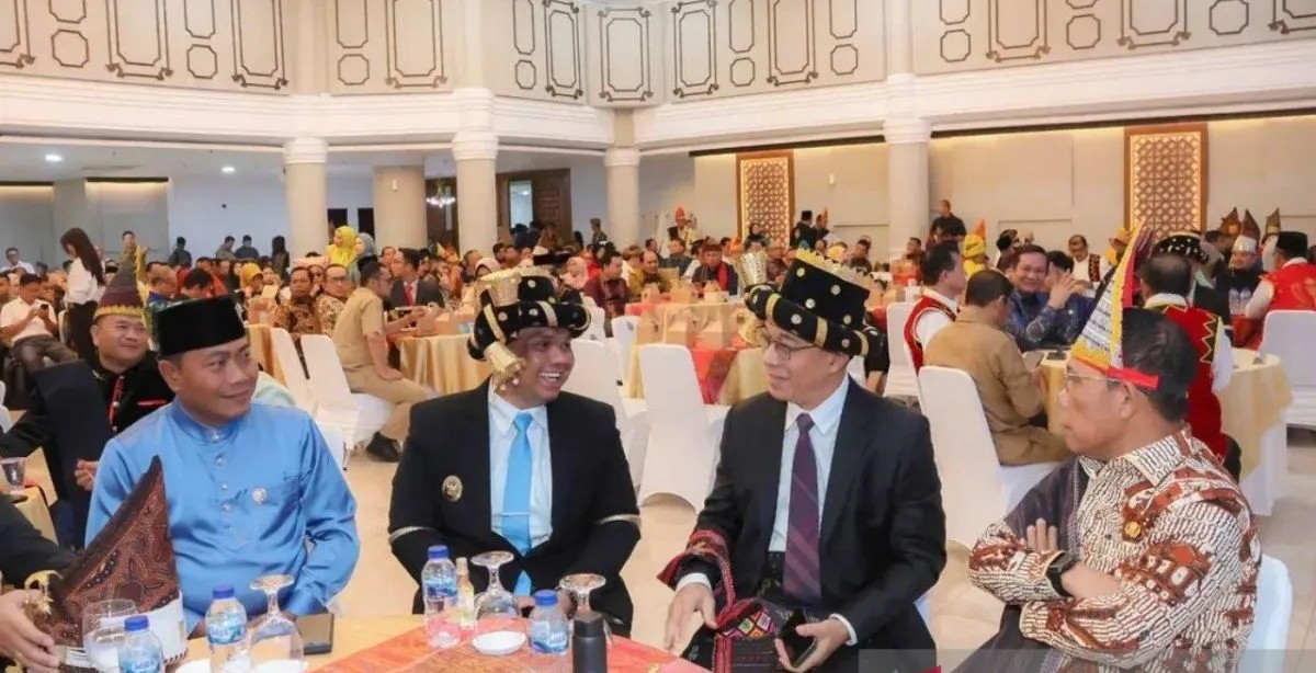Wakil Wali Kota Padangsidimpuan Harry Pahlevi bersama Bupati Tapsel H Gus Irawan Pasaribu (kanan dua), Bupati Tapanuli Tengah Masinton Pasaribu.