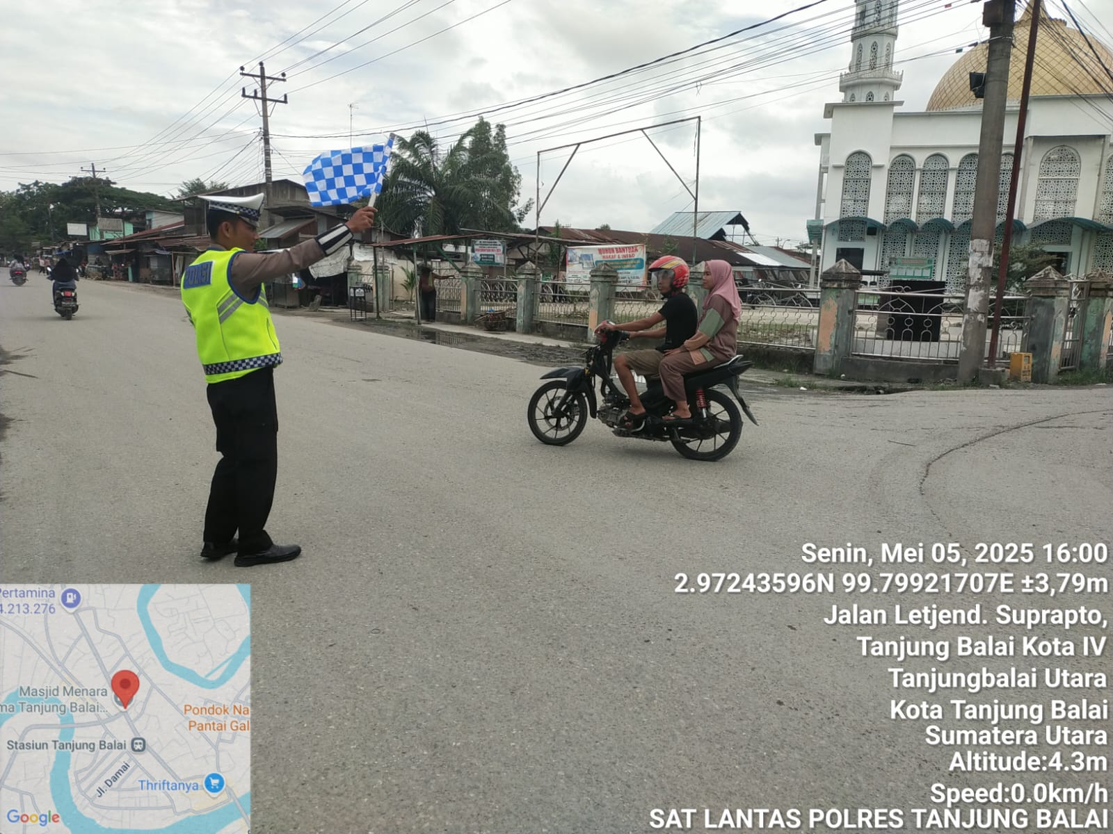 Sat Lantas Polres Tanjungbalai Polda Sumatera Utara menggelar patroli sore.