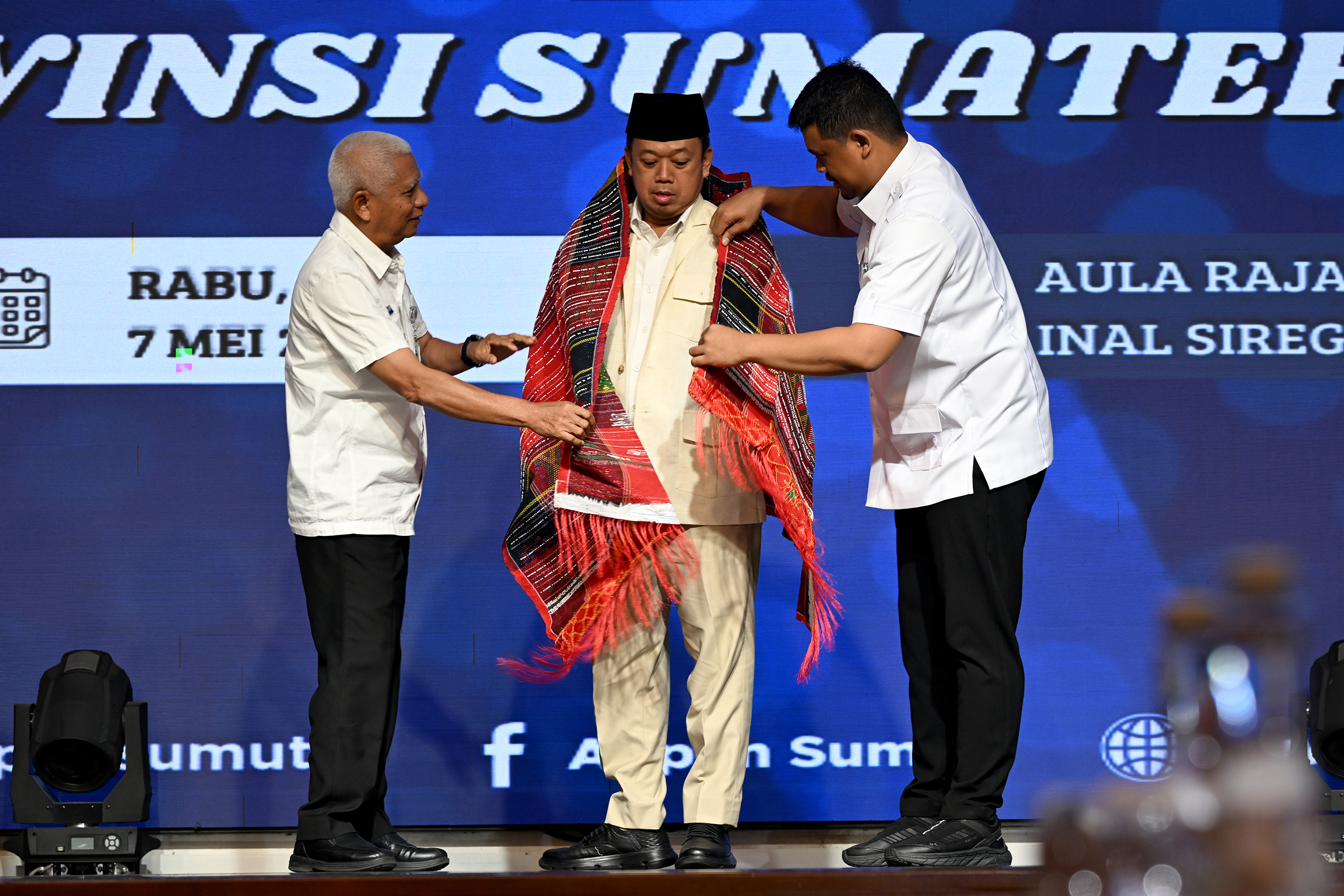 Gubernur Sumut Bobby Nasution, Menteri ATR/BPN Nusron Wahid, dan Wagub H. Surya memimpin rapat koordinasi penyelesaian masalah pertanahan, termasuk pembebasan lahan eks HGU, di Aula Raja Inal Siregar.
