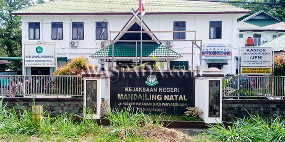 Kantor Kejari Mandaling Natal.