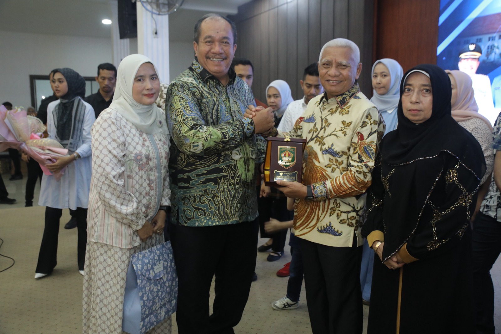 H. Surya, B.Sc, Wakil Gubernur Sumatera Utara (Wagubsu), menghadiri malam pengantar tugas yang diselenggarakan Pemerintah Kabupaten (Pemkab) Asahan pada Selasa malam (6/5/2025)
