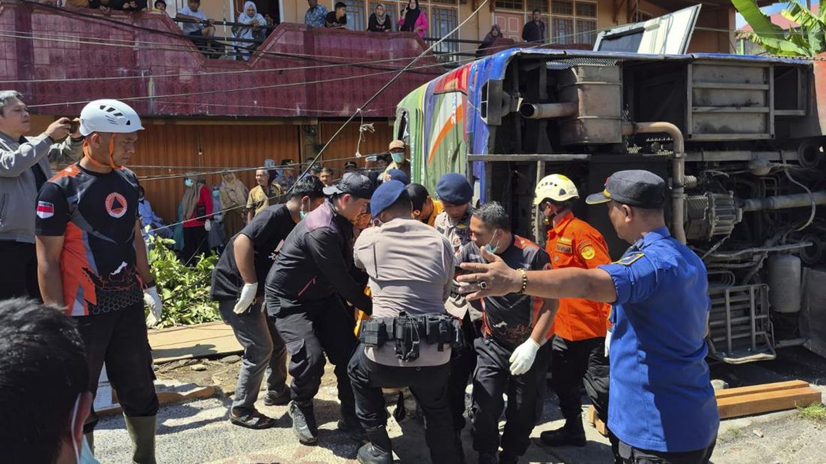 Bus ALS yang mengalami kecelakaan di Padang Panjang.