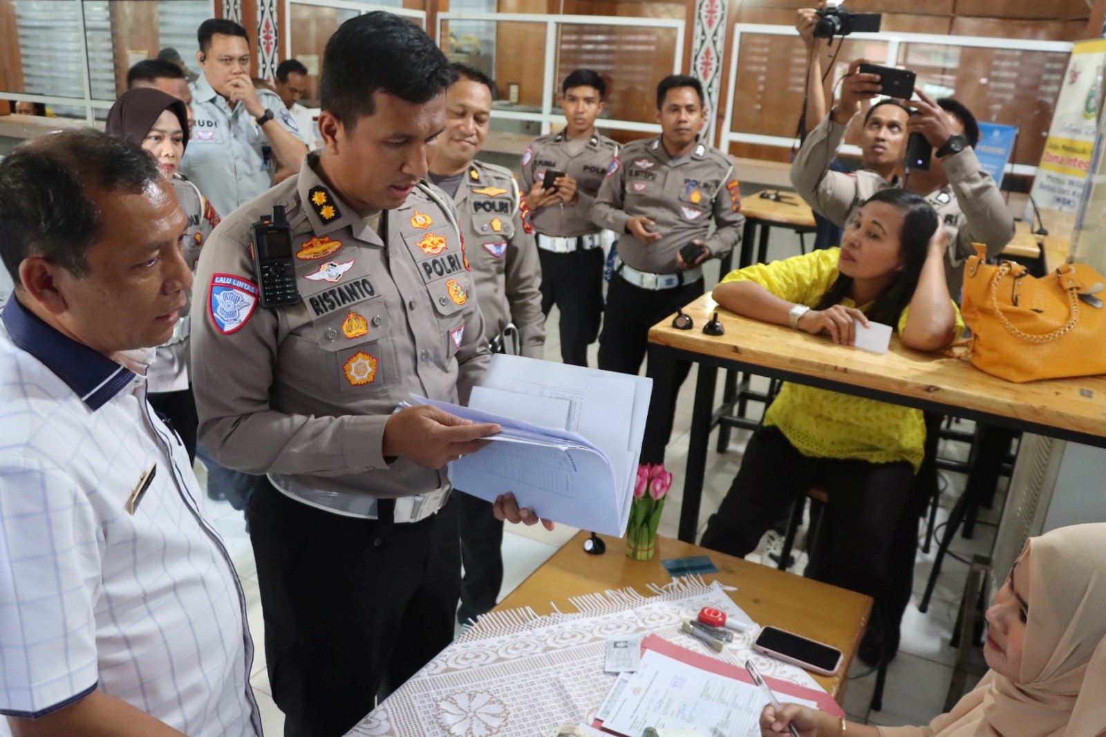Tim Supervisi atau Asistensi Pembina Samsat Provsu di Samsat Polres Pematangsiantar.