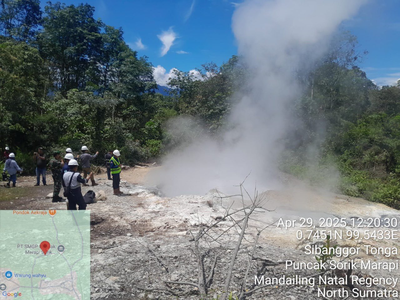 Tim Inspektur Panas Bumi Kementerian ESDM bersama Badan Geologi saat meninjau langsung lokasi manifestasi lumpur panas di Desa Roburan Dolok, Kabupaten Madina.