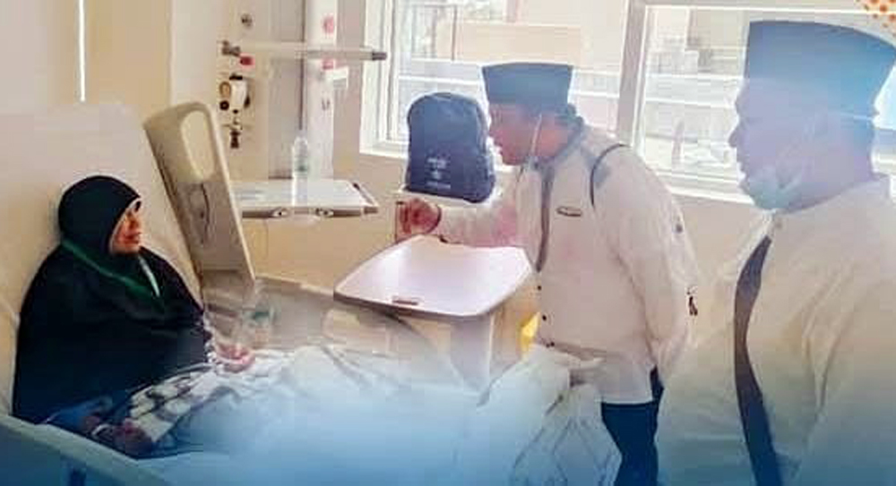 Wali Kota Dr. H. Letnan Dalimunthe didampingi Kakan Kemenag Dr H Erwin Kelana Nasution kunjungi Damri Mgr Somalap di Rumah Sakit Mekkah.