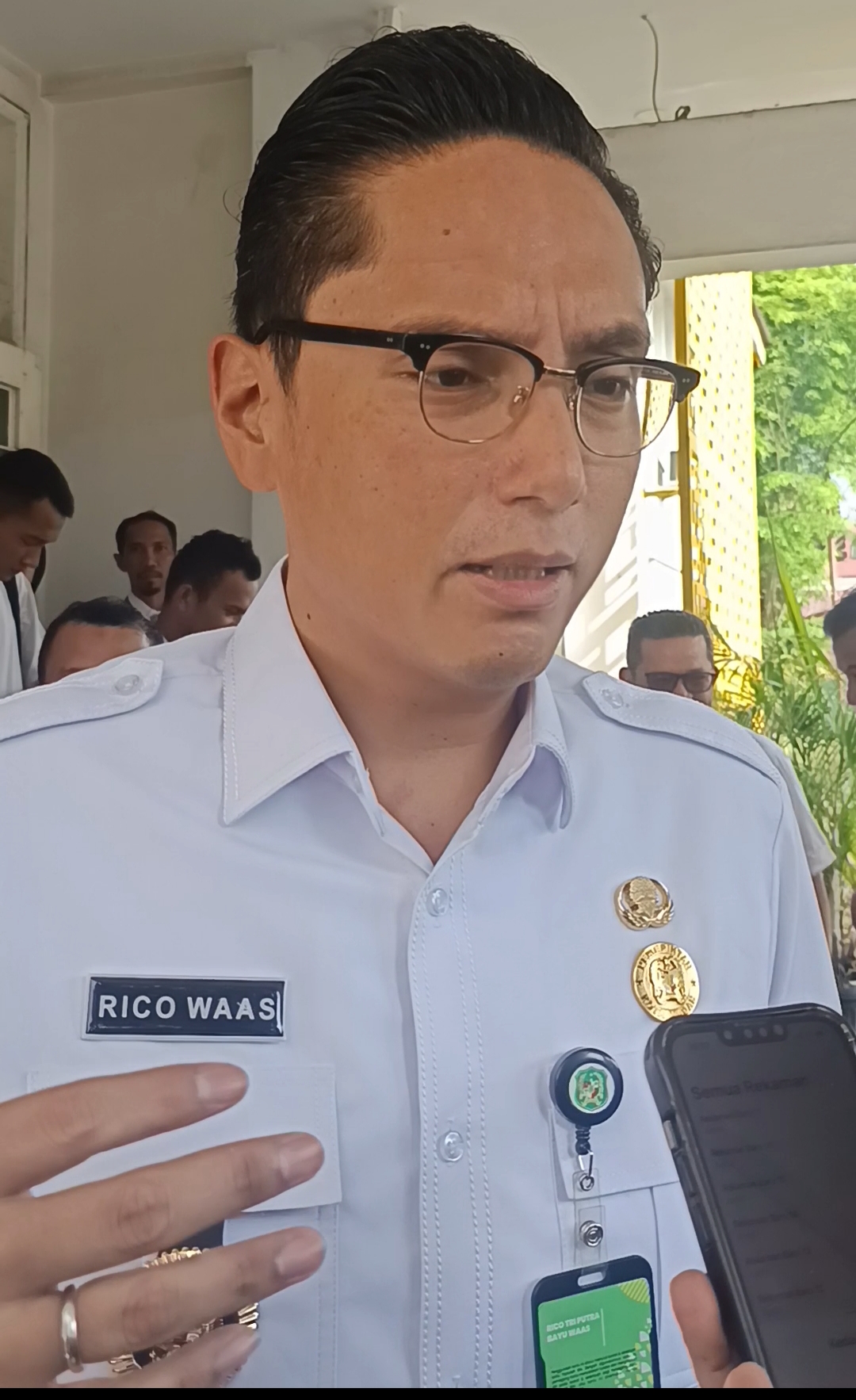 Wali Kota Medan Rico Tri Putra Bayu Waas menjawab wartawan soal tindakan tegas terhadap pengelola Dara Kupi pada Rabu (14/5/2025).