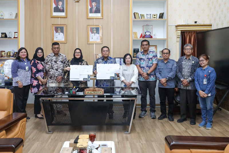 Walikota Siantar Wesly Silalahi SH MKn bersama jajaran Direksi Perumda Air Minum Tirta Uli Pematangsiantar.