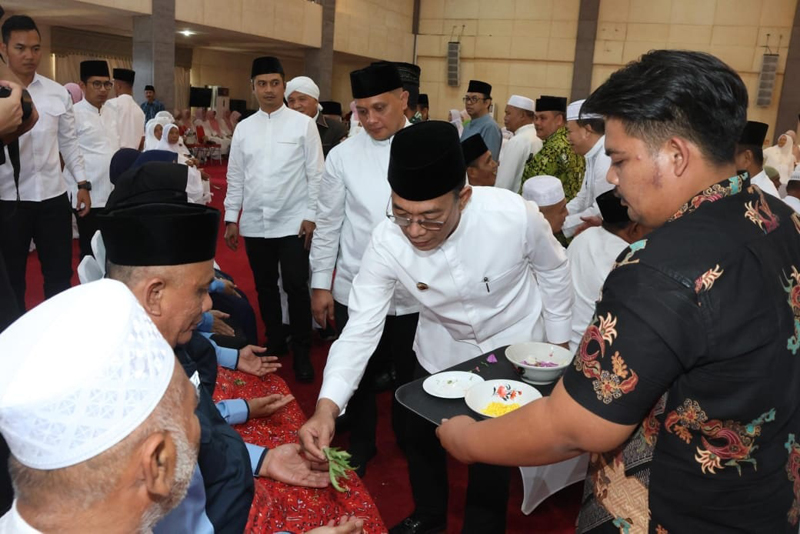 174 calon jemaah haji (CJH) asal Tapsel ditepung tawari Bupati H.Gus Irawan Pasaribu di Gedung Serba Guna Sarasi, Komp. Perkantoran Pemkab Tapsel, Sipirok.