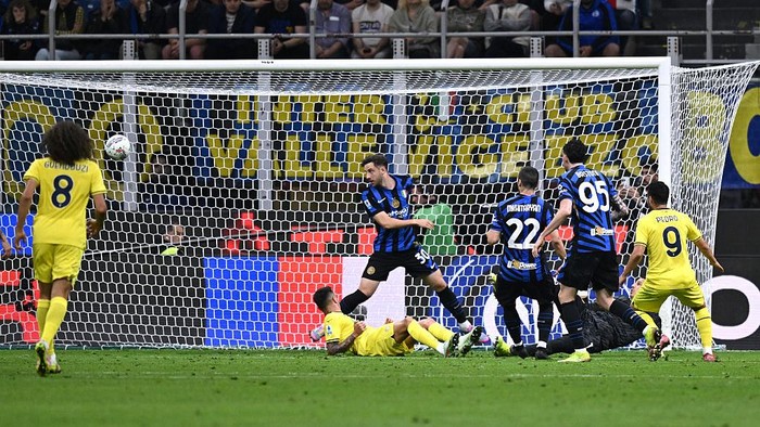 Pedro jadi penyelamat Lazio usai cetak dua gol ke gawang Inter.