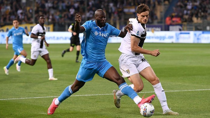 Zion Suzuki tampil gemilang dengan menggagalkan sejumlah peluang Napoli.