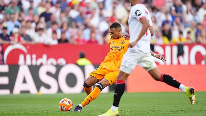 Kylian Mbappe mencetak gol pembuka Real Madrid ke gawang Sevilla di pekan ke-37 La Liga.
