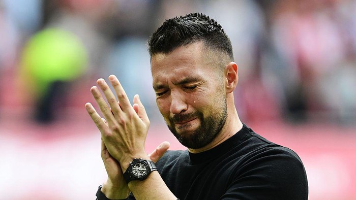 Pelatih Ajax Amsterdam, Francesco Farioli, mengundurkan diri.