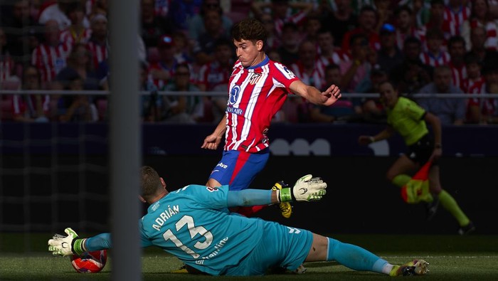 emain Atletico Madrid, Julian Alvarez, mencetak dua gol saat timnya membungkam Real Betis di pekan ke-37 La Liga.