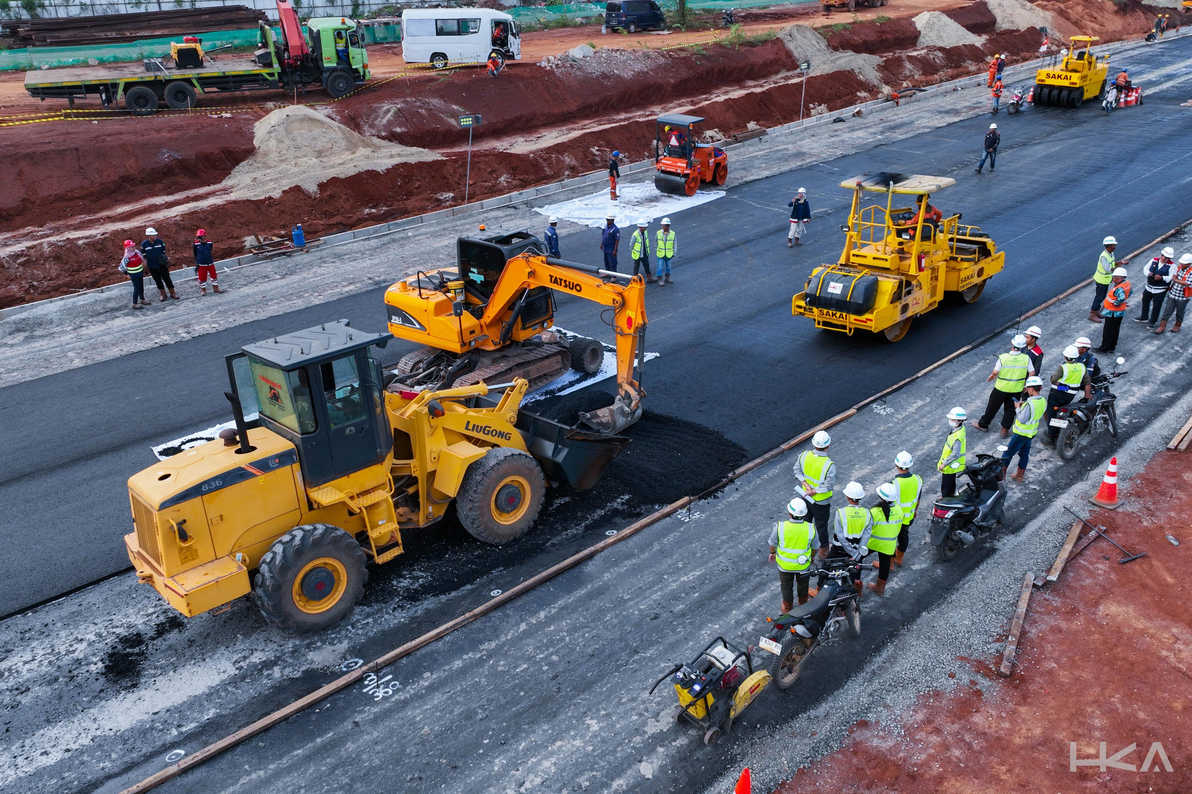 PT Hakaaston (HKA), anak usaha PT Hutama Karya, mulai menerapkan konversi energi dari BBM ke CNG pada Asphalt Mixing Plant (AMP) Jabodetabek.