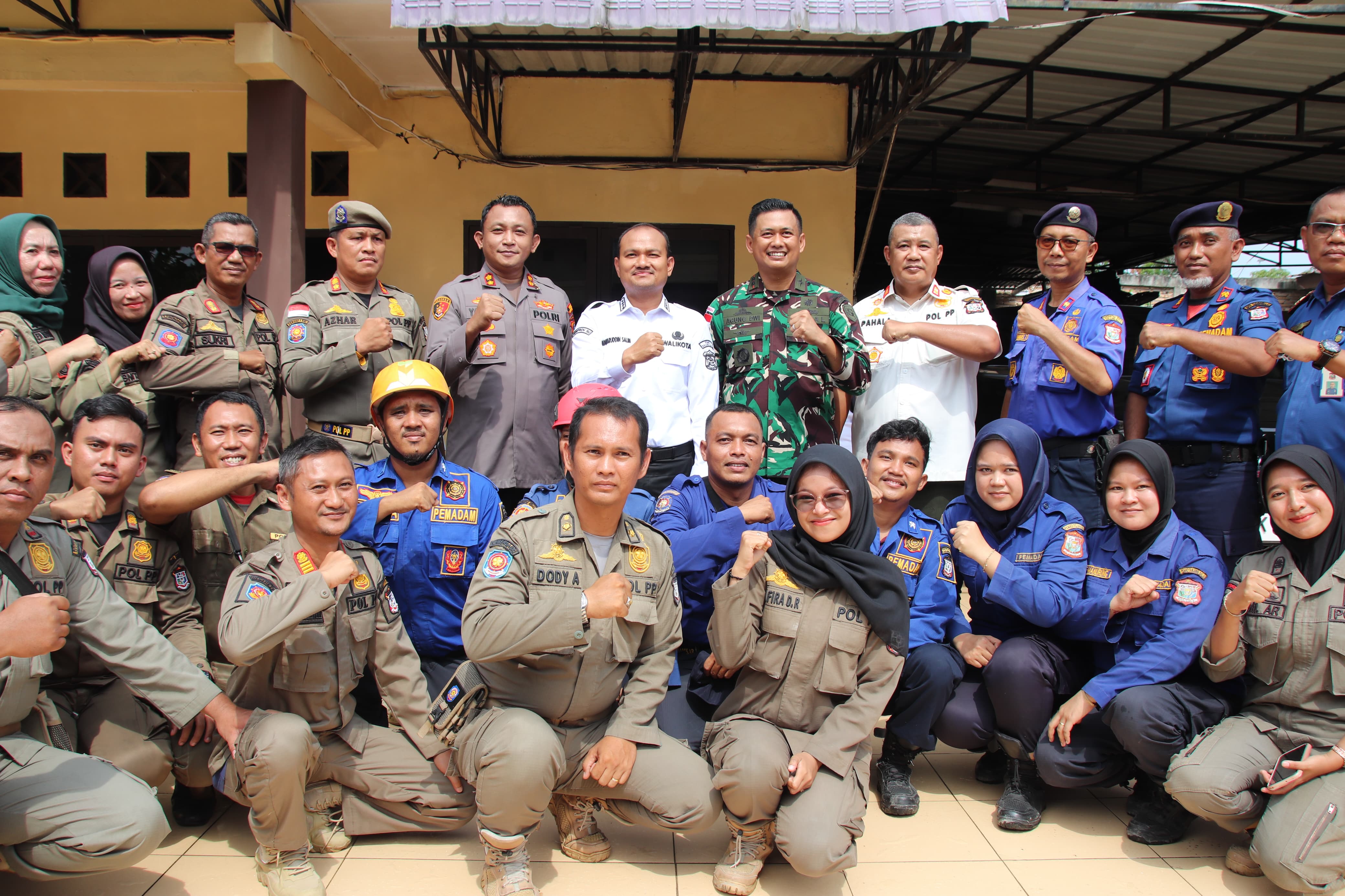 Wali kota Tanjungbalai Mahyaruddin Salim dan rombongan bersama Kapolres Tanjungbalai AKBP Yon Edi Winara di Rumah Dinas Mako Polres Tanjungbalai.