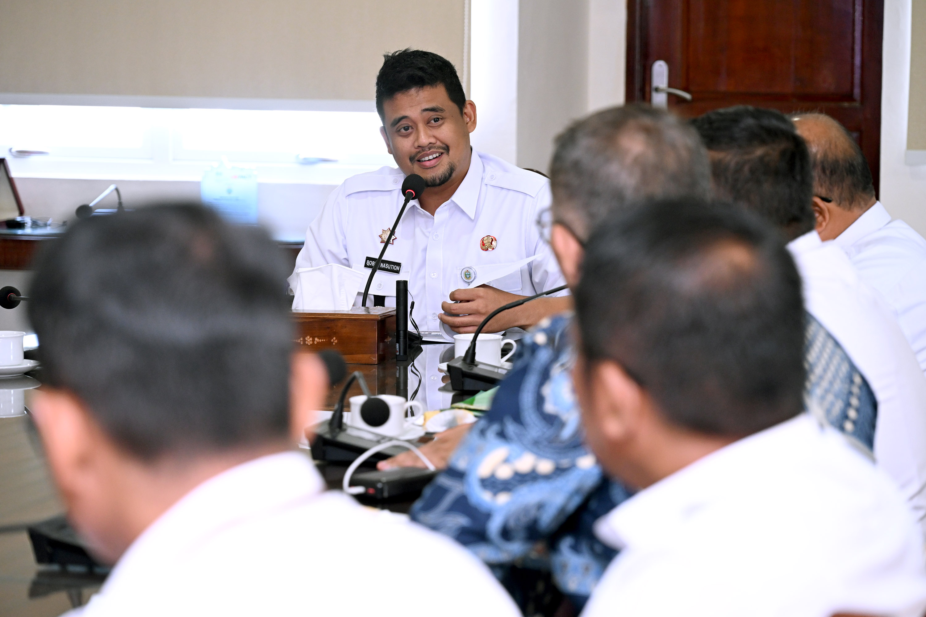 Gubernur Sumut Bobby Nasution memimpin rapat Produksi dan Hilirisasi Komoditas Jeruk bersama perwakilan Kabupaten Karo, Simalungun, Pakpak Bharat, dan Dairi di Kantor Gubernur Sumut, Medan, Rabu.
