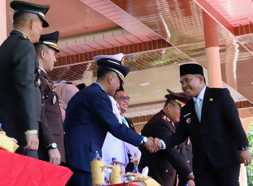 Wali Kota Sibolga Akhmad Syukri Nazry Penarik bersama Forkopimda pada pelaksanaan upacara peringatan Harkitnas.