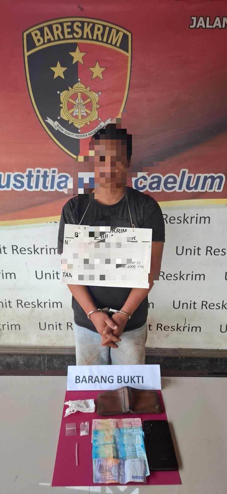 Tersangka pengedar sabu, ditangkap.