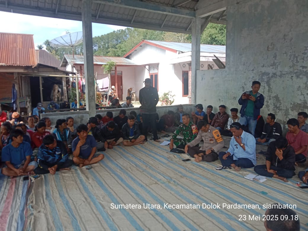 Pertemuan warga terkait isu begu ganjang.