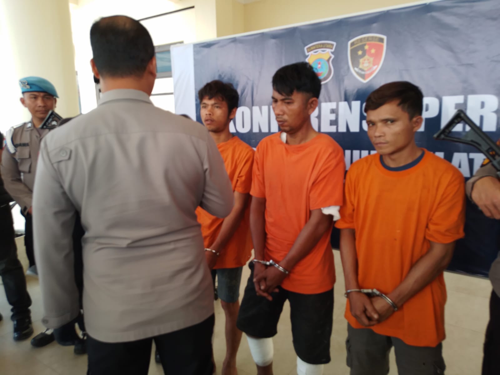 Tiga pelaku ditangkap, satu masih DPO, Rabu (28/5/2025) di Mapolres Tapsel, Sipirok.
