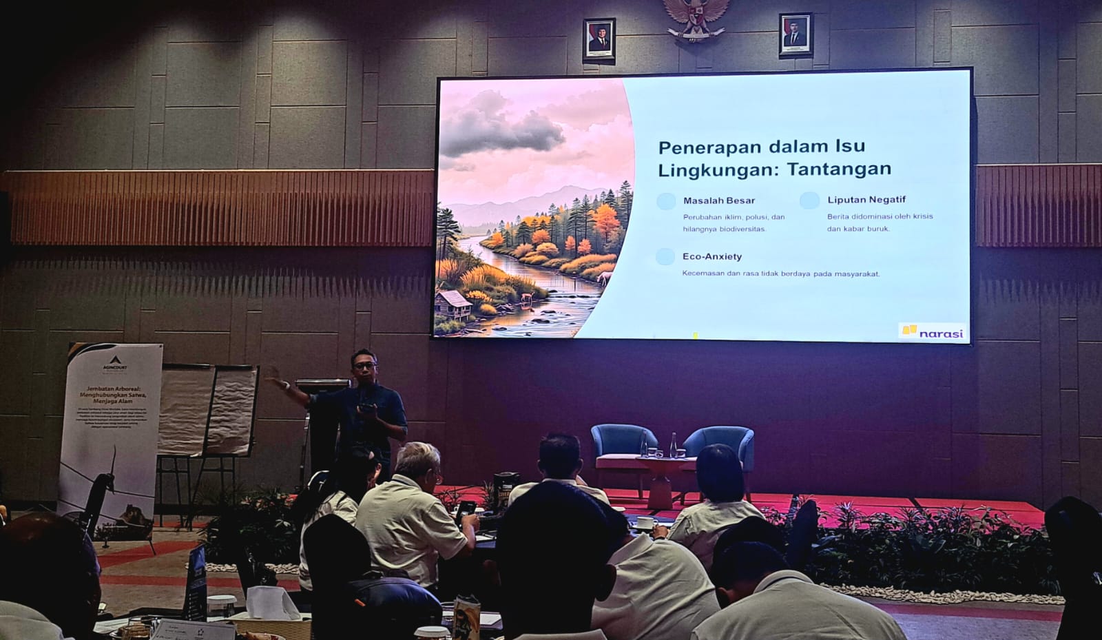 Head of Content Narasi TV Laban Abraham menerangkan tentang Jurnalisme Konstruktif, Selasa (27/5/2025), dalam Smartabe 2025 di Tuk-tuk, Samosir, Sumut (Samman/MetroDaily)