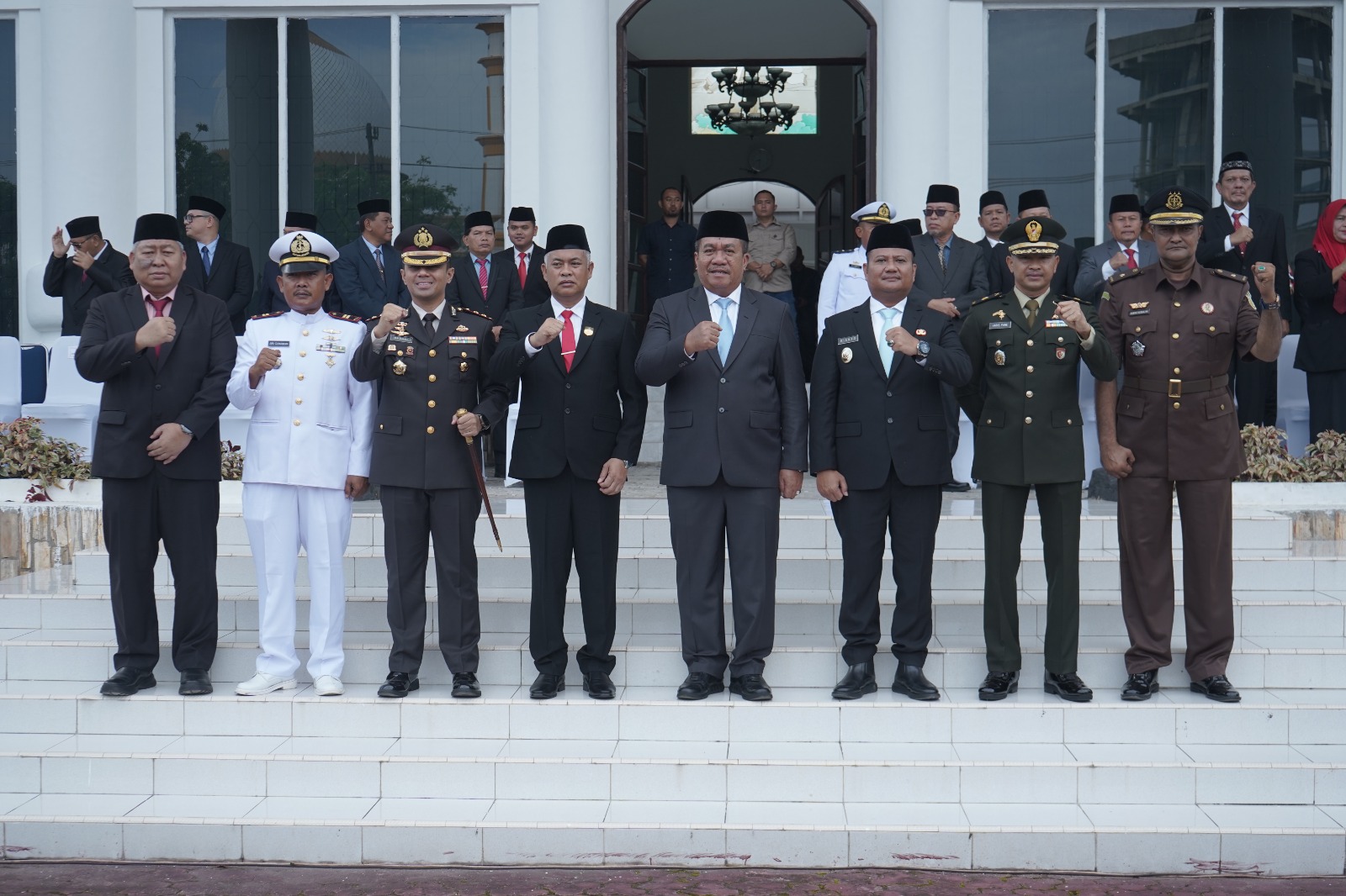 Bupati Asahan Taufik Zainal Abidin memimpin upacara peringatan Hari Lahir Pancasila di halaman Kantor Bupati Asahan, Sabtu (1/6/2025).