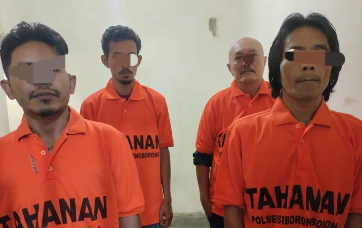 Empat anggota komplotan pencuri kerbau.