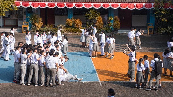 Pelajar SMA.