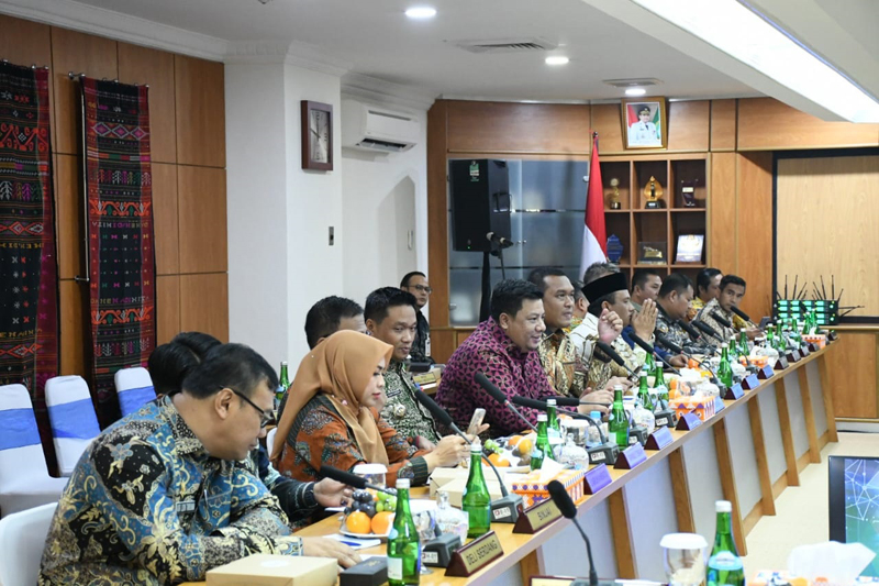 Bupati Samosir Vandiko T Gultom hadir pada RUPS Luar Biasa PT Bank Sumut Tahun 2025.  &nbsp;