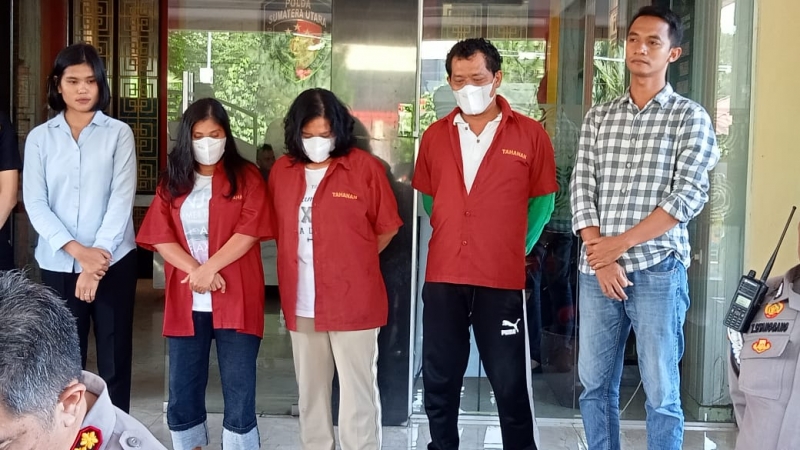 Para tersangka kasus percaloan casis Bintara Polri.