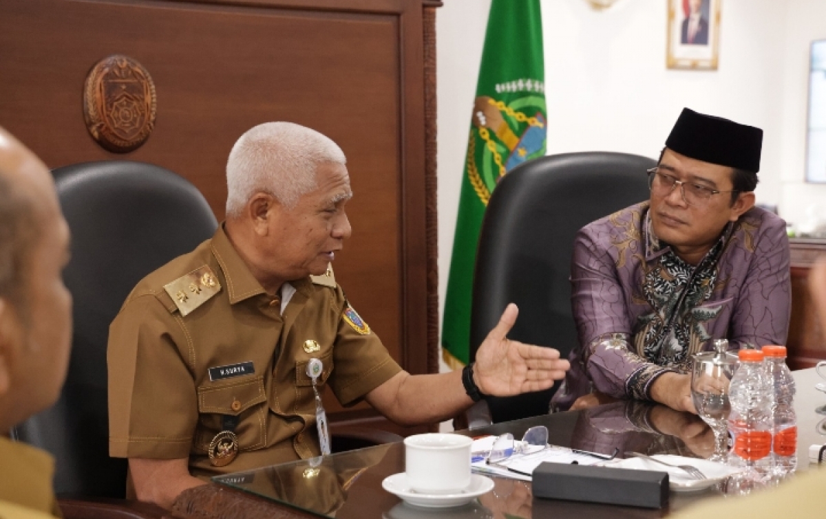 Anggota DPD RI Pdt Penrad Siagian dan Wakil Gubernur Sumut Surya.