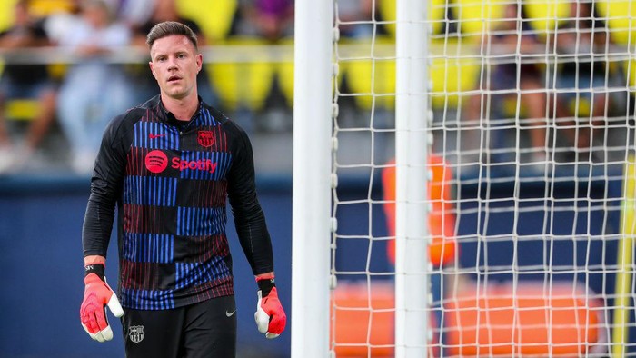 Kiper Barcelona saat ini, Marc-Andre ter Stegen, tak senang dengan upaya Barcelona mengincar kiper Espanyol, Joan Garcia.