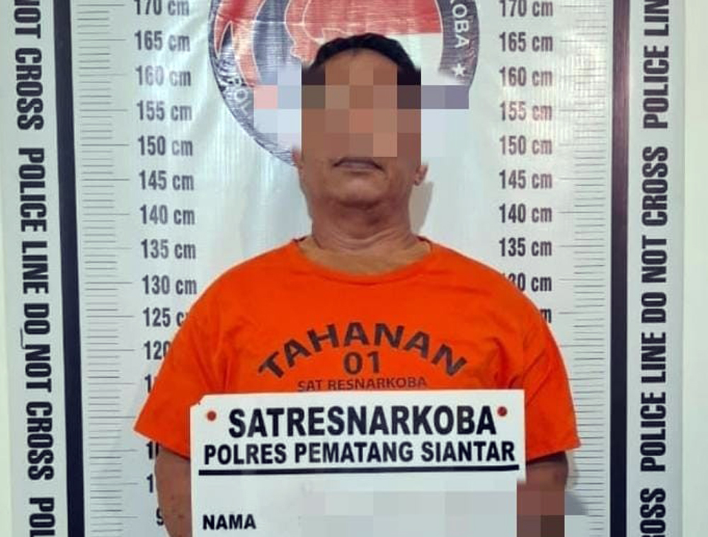 Pengedar sabu, TBB alias Timbul (48) ditangkap di rumahnya.
