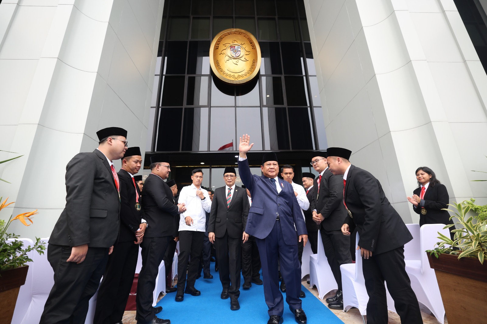 Presiden RI Prabowo Subianto mengumumkan kabar mengejutkan: seluruh hakim di Indonesia akan mendapat kenaikan gaji signifikan, dengan golongan terbawah naik hingga 280 persen!