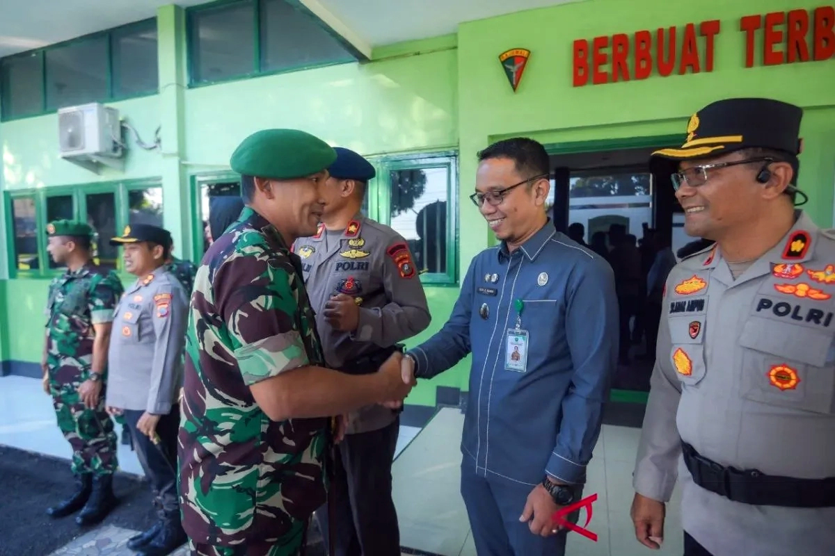 Sebanyak 450 prajurit Batalyon resmi dilepas Danrem 023/Kawal Samudera, Kolonel Inf. Jansen P.Nainggolan, bertugas menjaga keamanan perbatasan RI-PNG, Rabu (11/6/2025).