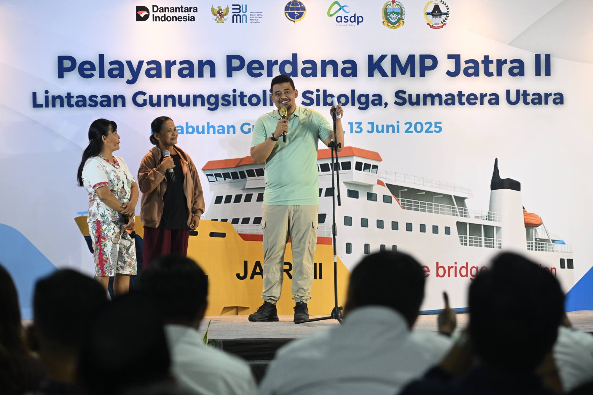 Gubernur Sumatera Utara Bobby Nasution bersama Dirut PT. ASDP Heru Widodo melakukan pelepasan perdana KMP Jatra II lintasan Gunung Sitoli - Sibolga di Pelabuhan Angin Kota Gunung Sitoli, Pulau Nias.
