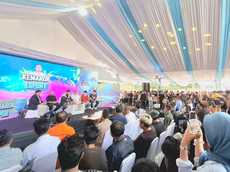 Gubernur Sumatera Utara, Bobby Nasution, turun langsung ke arena bermain gelaran Kemarok E-Sport di lapangan H Adam Malik Pematangsiantar.