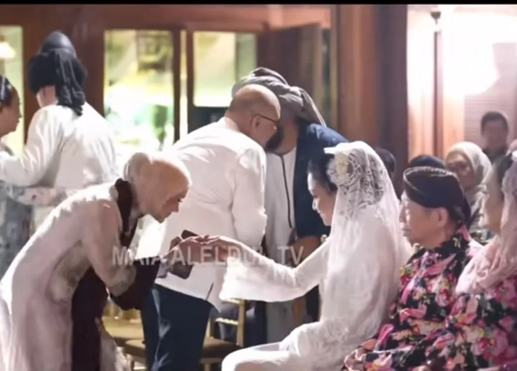 Maia Estianty dan Mulan Jameela&mdash;tampak saling sapa dan bersalaman di tengah acara yang penuh haru.