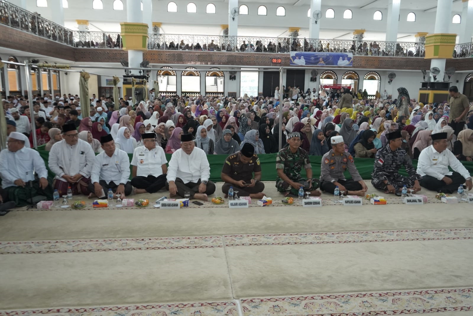 Pengajian akbar di Masjid Agung H Achmad Bakrie Kisaran.