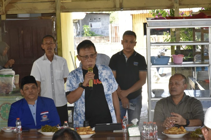 Nelayan kecil mengadu kepada Bupati Tapanuli Tengah, Masinton Pasaribu, dalam sebuah pertemuan terbuka, Sabtu (14/6/2025).
