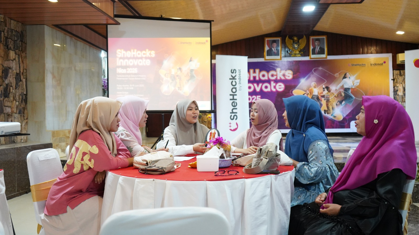 Indosat Ooredoo Hutchison (IOH) menggelar SheHacks Innovate 2025 untuk pertama kalinya di Nias.