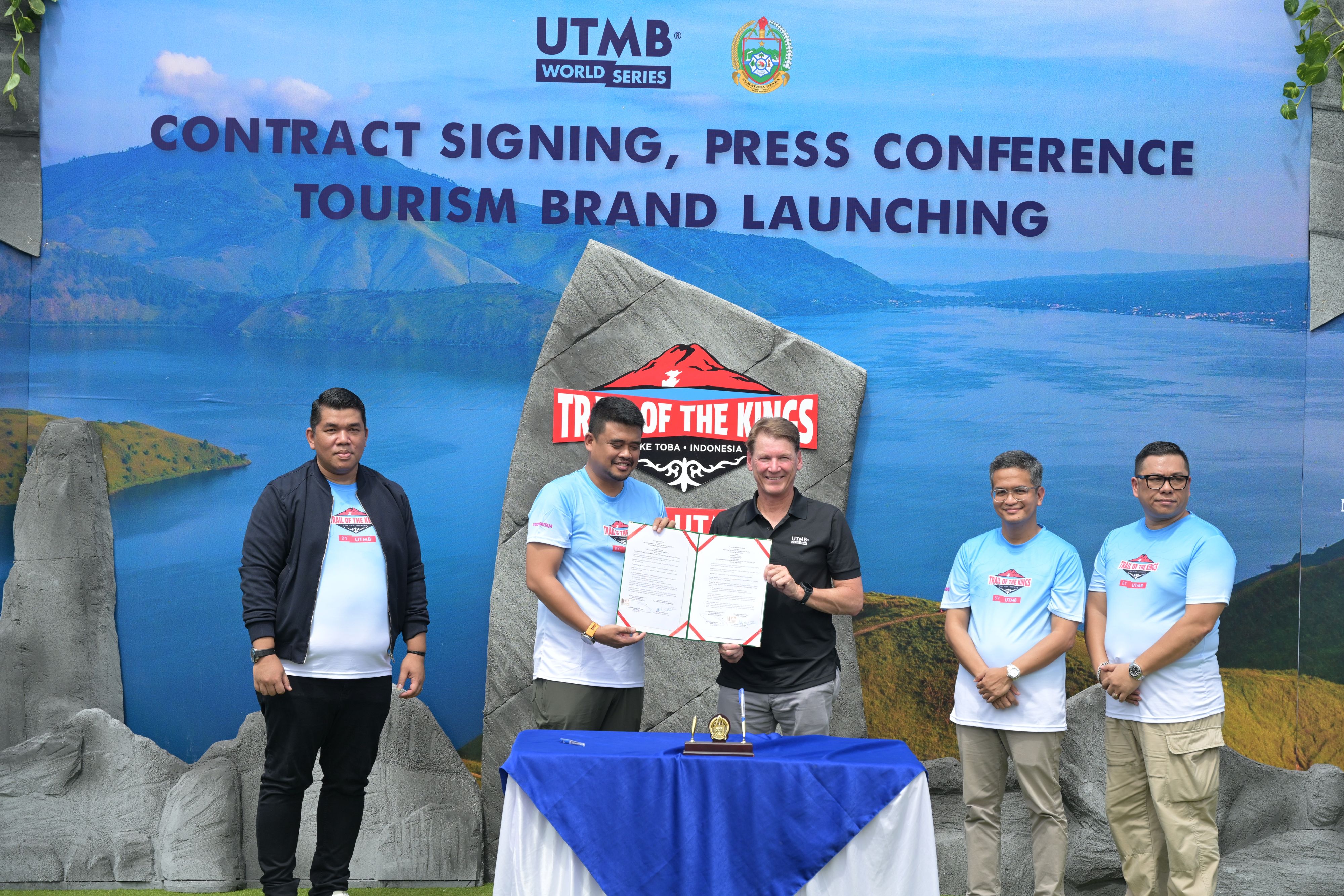 Gubernur Sumut Bobby Nasution saat acara penandatanganan kontrak kerja sama dan konferensi pers peluncuran TOTK by UTMB, yang berlangsung di Rumah Dinas Gubernur Sumut, Rabu (18/6/2025),