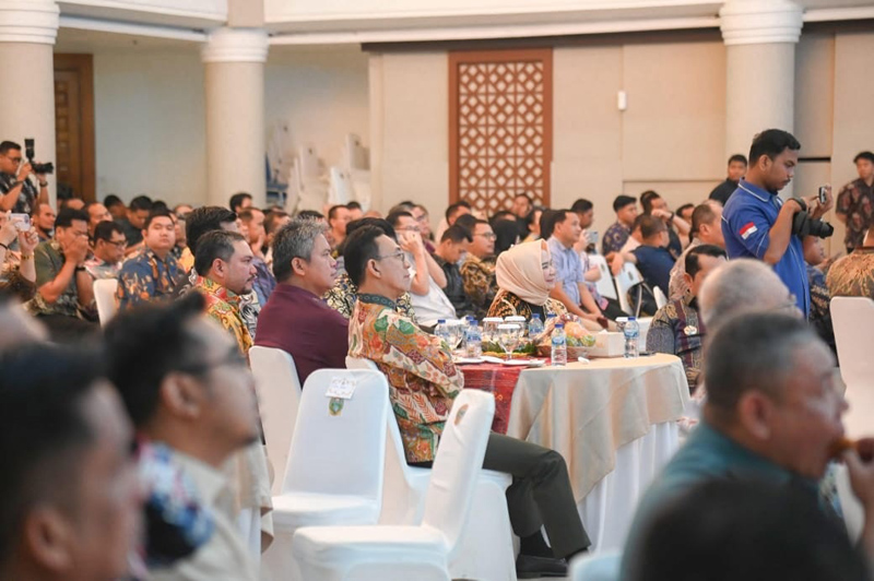 Bupati Tapsel, H.Gus Irawan Pasaribu tanda tangani MoU dengan BGN rangka dukung pelaksanaan program MBG secara nasional di Kantor Gubsu, Medan, Kamis (19/6/2024).
